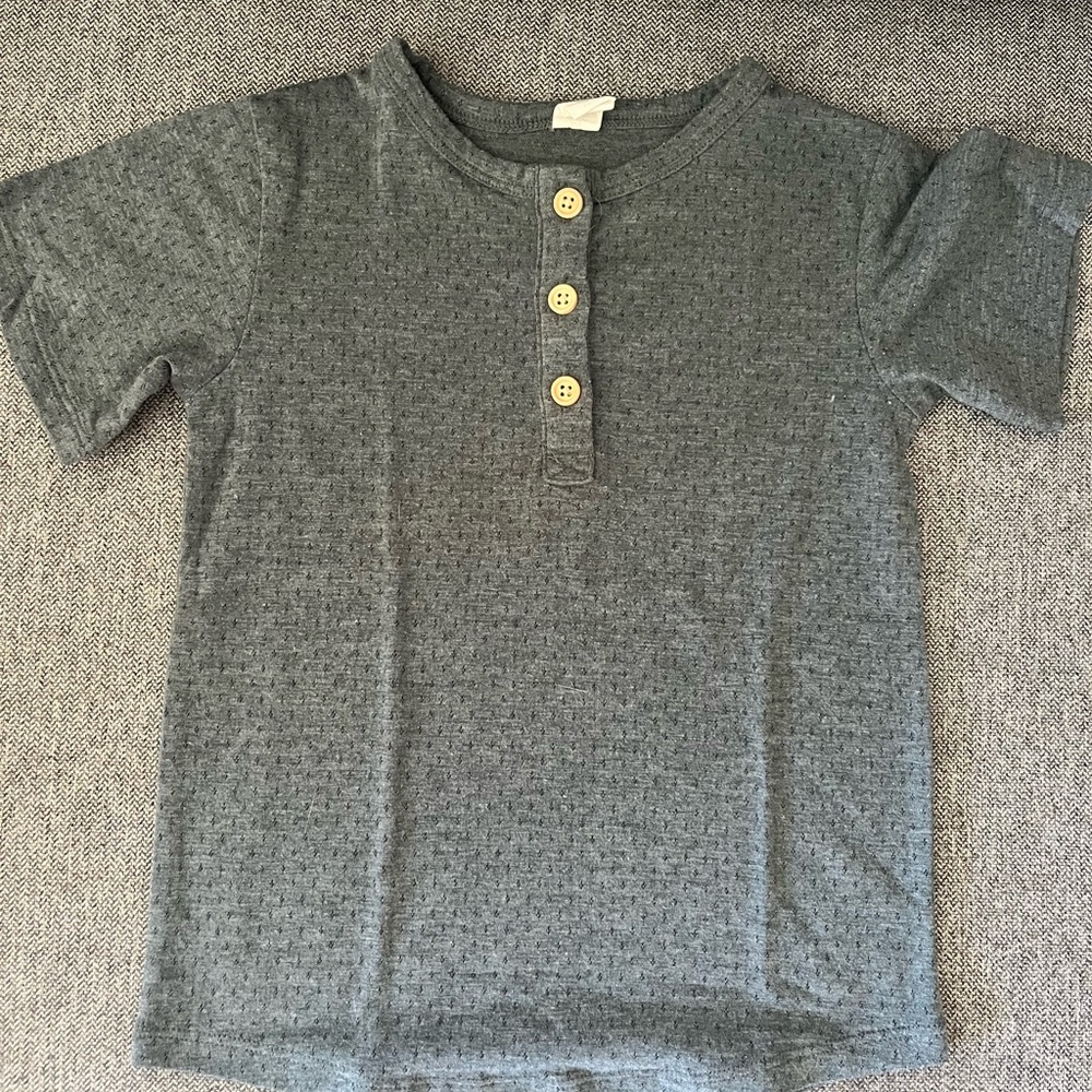 Kate Quinn bamboo tee 👕